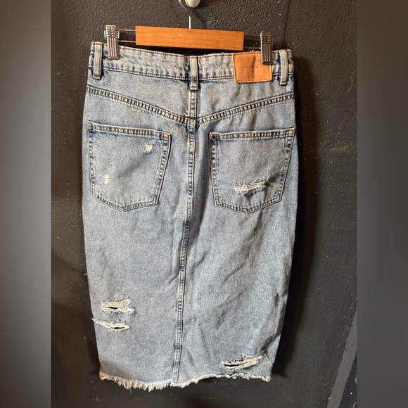 &Denim Light Wash Denim Distressed Mildi Skirt Size 6 - Picture 4 of 6